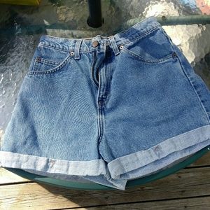 Levi's mid rise cuffed VTG EUC